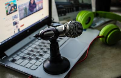 Image of microphone on laptop